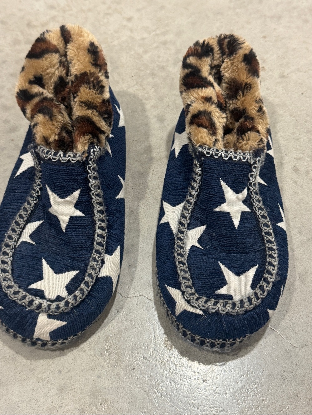 Star-Pattern Navy Slip-On Cozy Slippers